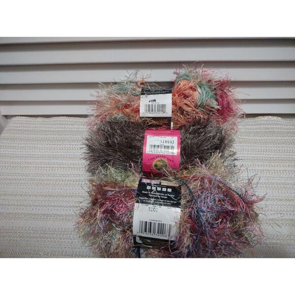 Lion Brand Fun Fur yarn 5 weight multicolor 5.25 oz total 192 yards length - Picture 1 of 11
